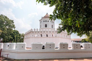 Phra Sumen Kalesi, Bangkok / Tayland - 18 Ocak 2020: Phra Sumen Kalesi Bangkok şehir merkezindeki tarihi beyaz kaledir.