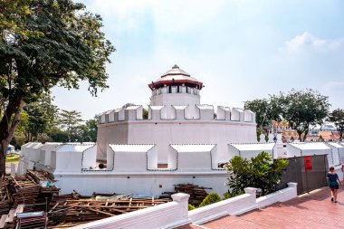 Phra Sumen Kalesi, Bangkok / Tayland - 18 Ocak 2020: Phra Sumen Kalesi Bangkok şehir merkezindeki tarihi beyaz kaledir.