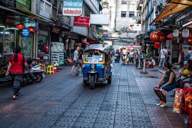 Şehir merkezi, Bangkok / Tayland - 12 Şubat 2020: Bu aracın adı Tuk Tuk veya Tuktuk, araçların üç tekerleği var
