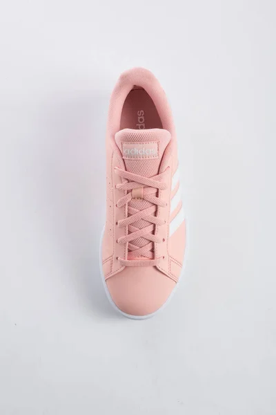 Zapatos Deportivos Adidas Para Mujeres Fondo Blanco —  Fotos de Stock