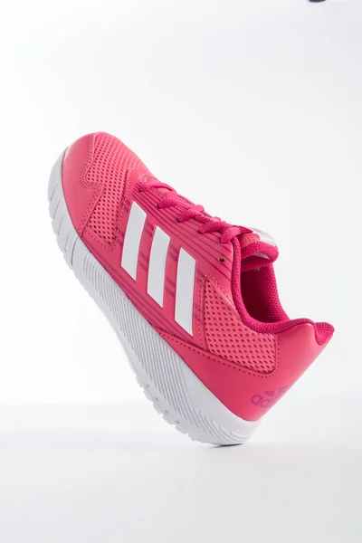 Zapatos Adidas Para Mujeres Con Detalles Marca Rosados Sobre Fondo —  Fotos de Stock