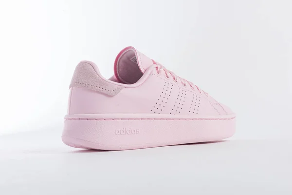 Взуття Adidas Жінок Деталями Бренду Рожеве Білому Тлі — стокове фото