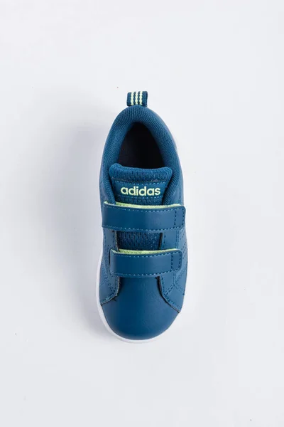 Zapatillas Adidas Para Niños Con Detalles Dibujo Tiburón Color Azul —  Fotos de Stock
