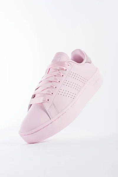 Взуття Adidas Жінок Деталями Бренду Рожеве Білому Тлі — стокове фото