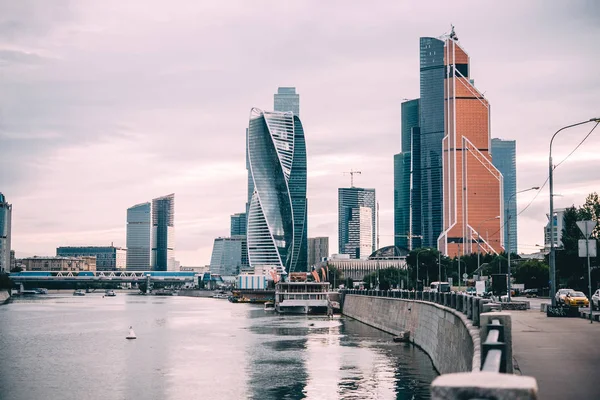 Перегляд хмарочосів в Москві — стокове фото