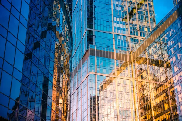 Edificio de rascacielos moderno — Foto de Stock