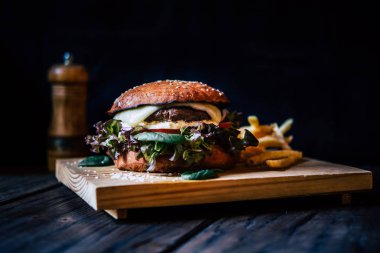 Klasik Amerikan çizburger