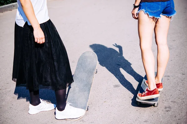 Two young girls enjoy skateboarding — Stock Photo, Image