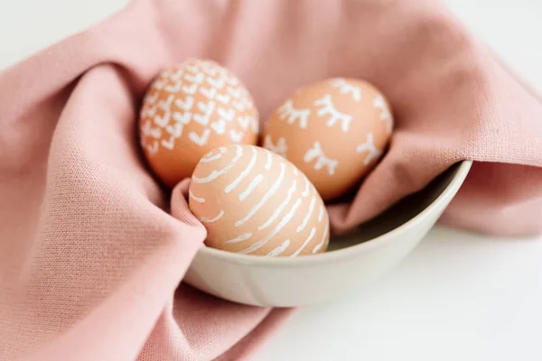 Huevos modernos de Pascua —  Fotos de Stock