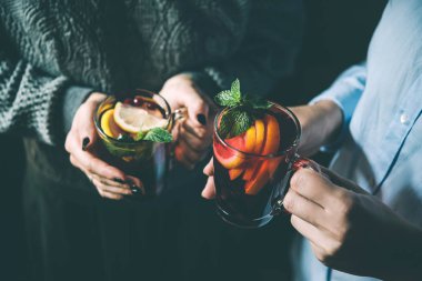 Sıcak çay veya limonata