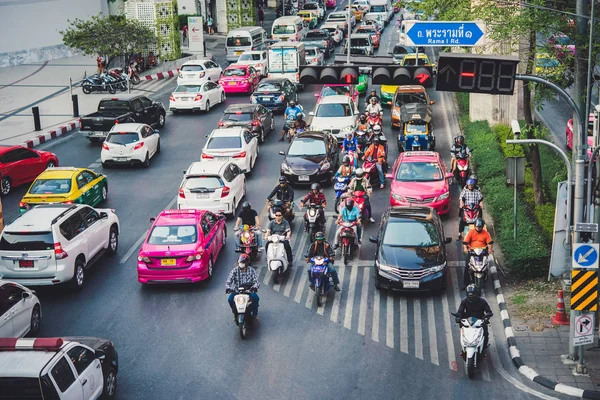 Bangkok, Tayland trafik. — Stok fotoğraf