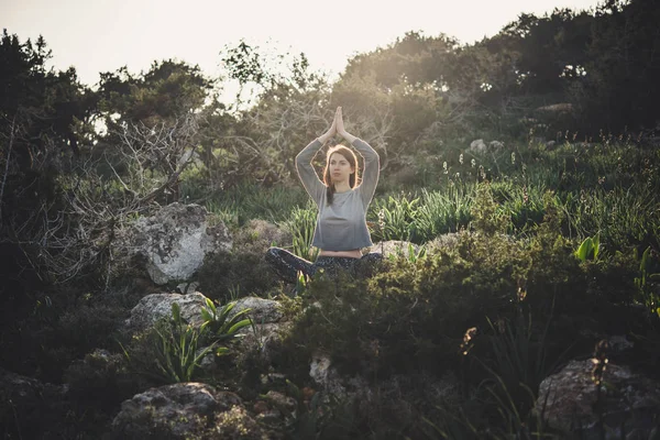 Young beautiful woman — Stock Photo, Image