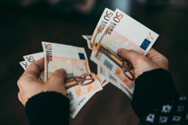 Para birimi holding eller