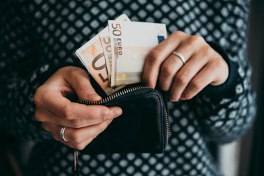 Para birimi holding eller