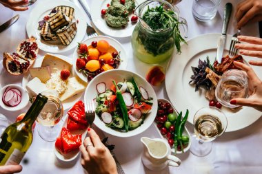 Bir restoranda kutlama