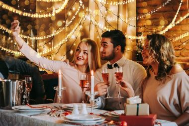 Noel partisi kutlama