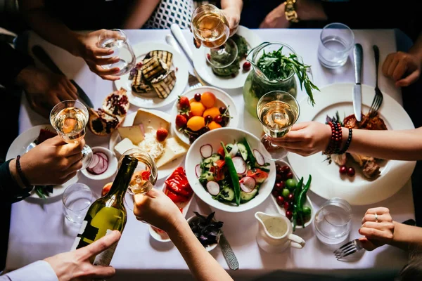 Party Dinner Tisch Feiern Mit Freunden Der Familie Serviert Hause — Stockfoto