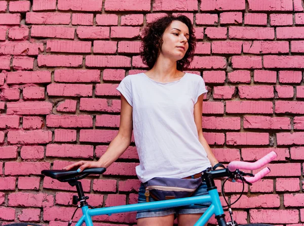 Chica de bicicleta — Foto de Stock