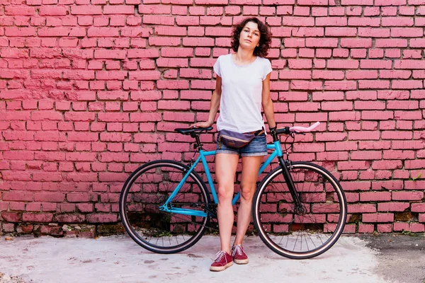 Chica de bicicleta — Foto de Stock