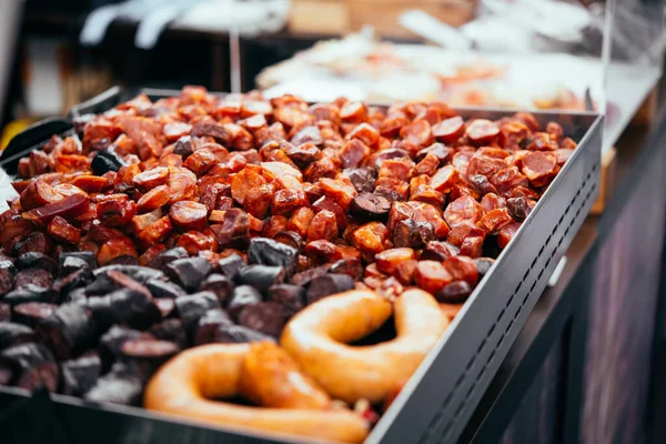 Embutidos Tradicionales Portugueses Parrilla Uno Los Mercados Callejeros Lisboa Portugal — Foto de Stock