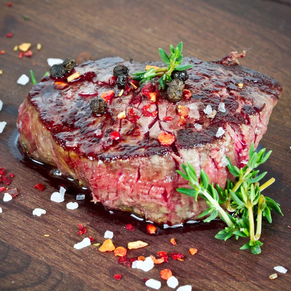 Medium grilled steak — Stock Photo, Image