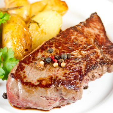 patates ile ızgara biftek