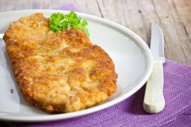 Kızarmış şnitzel yakın çekim