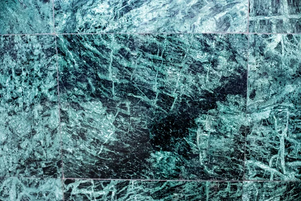 Textura verde esmeralda malaquita jaspe. Superficie lisa de piedra verde pulida. Azulejos de malaquita, decoración de paredes y suelos — Foto de Stock