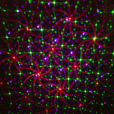 Soyut defocus arkaplan, şablon kırmızı yeşil arka plan. Karanlık bir arkaplanda bulanık ışık disko noktaları, soyut çok renkli ışık parlamaları