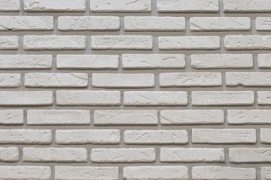 Eski püskü tuğlalı beyaz tuğla duvar. Dekoratif duvar dekorasyonu, arka plan desenli. Beyaz, ince, pürüzsüz tuğla doku efekti duvarı