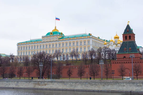 Moscú Rusia Enero 2020 Palacio Del Gran Kremlin Eleva Una —  Fotos de Stock