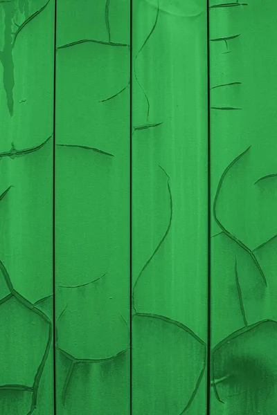 Вертикальные Металлические Бордюры Окрашенные Ярко Зеленый Цвет Трещинами Эрозией Старая — стоковое фото