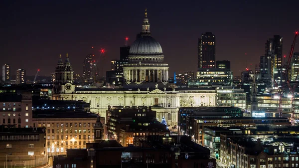 Wspaniała fasada katedry St. Paul's w nocy w Londynie — Zdjęcie stockowe