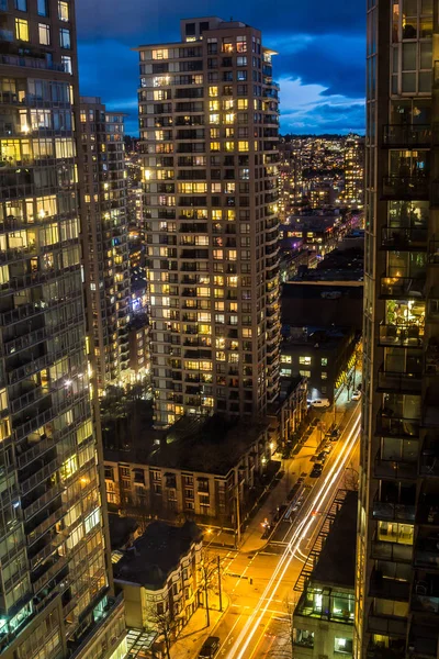 Modern Downtown Tetőn Felhőkarcoló Éjjel Modern Észak Amerikai Belváros Utcáin — Stock Fotó