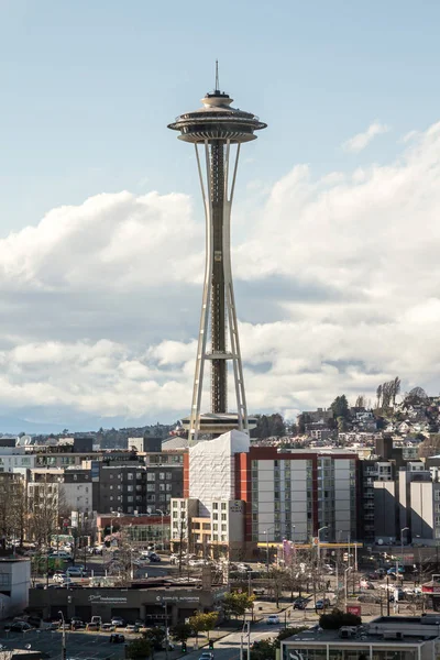 Famosa Torre Aguja Espacial Seattle Entre Los Edificios Residenciales Más —  Fotos de Stock