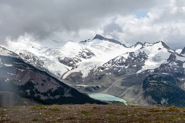 Alte Montagne Innevate Del Nord America Con Nuvole Panoramiche Lago — Foto Stock