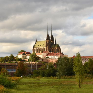 Petrov - Brno Aziz Peter ve Paul Kilisesi. Orta Avrupa Çek Cumhuriyeti. Güney-Moravyalı bölge.
