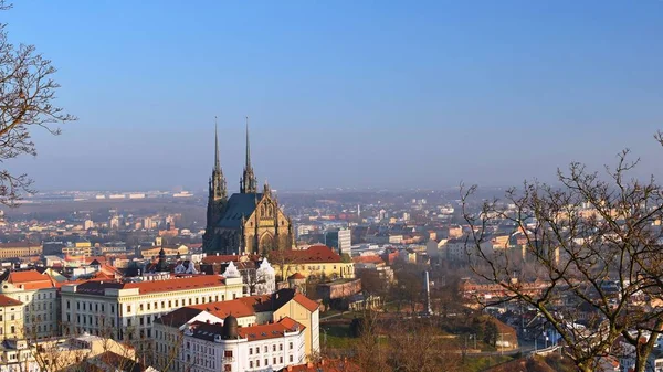 Πόλη Μπρνο - Πετρόφ. Εκκλησία του Αγίου Πέτρου και Παύλου. Κεντρική Ευρώπη - Τσεχική Δημοκρατία. — Φωτογραφία Αρχείου