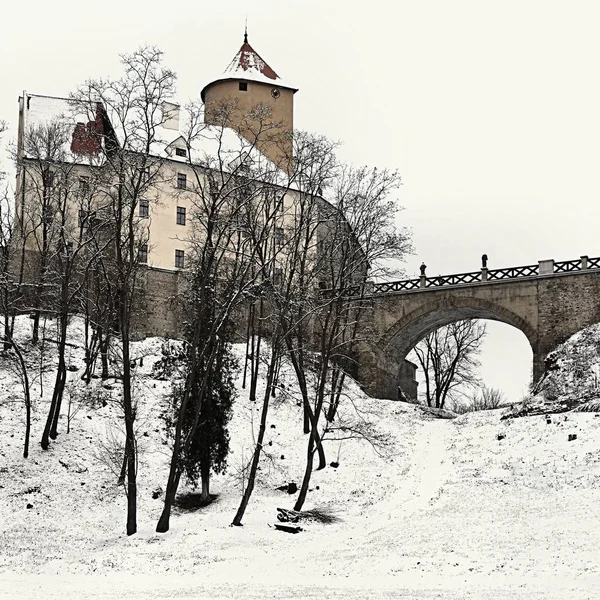 Vinterlandskap Med Ett Vackert Gotiskt Slott Veveri Brno Stad Tjeckien — Stockfoto