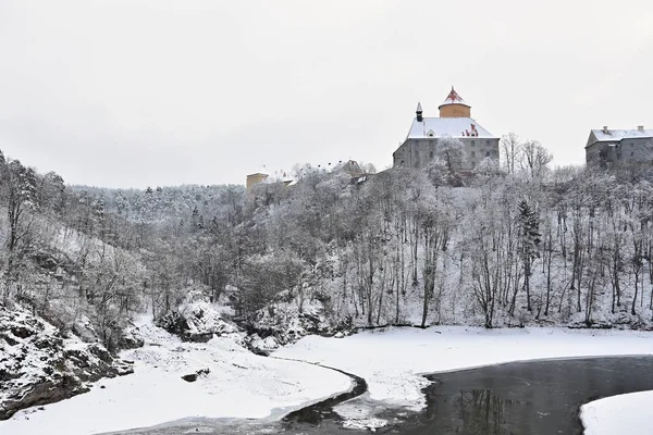 Vinterlandskap Med Ett Vackert Gotiskt Slott Veveri Brno Stad Tjeckien — Stockfoto