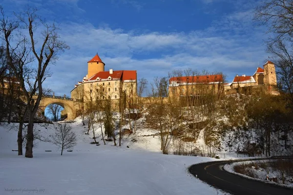 Paisagem Inverno Com Belo Castelo Gótico Veveri Brno Cidade República — Fotografia de Stock