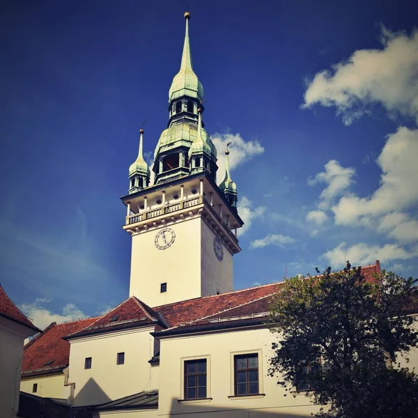 Brno şehir. -Çek Cumhuriyeti - Europe. Kapısı, eski Belediye Binası. Bir gözcü Kulesi ile güzel eski mimari ve turistik cazibe bir fotoğraf. Turist Bilgi Merkezi. — Stok fotoğraf