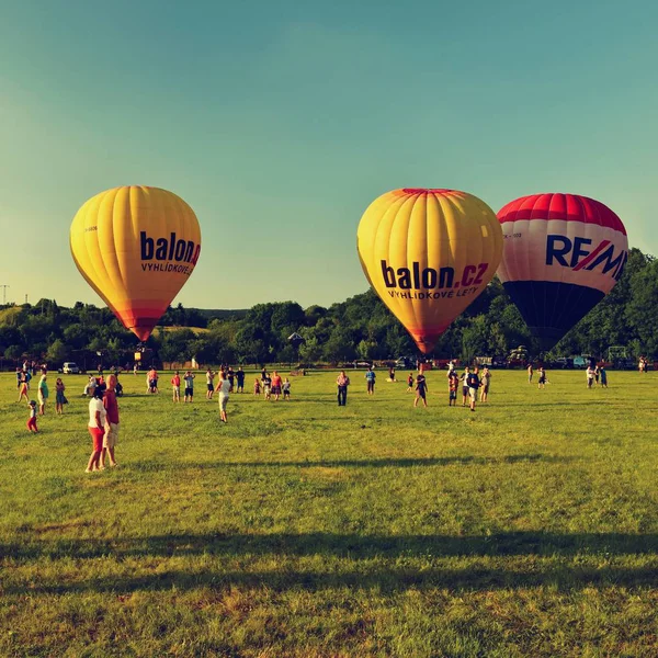 2 juni 2017. Brno Tjeckien. Inför starten av luftballong. — Stockfoto