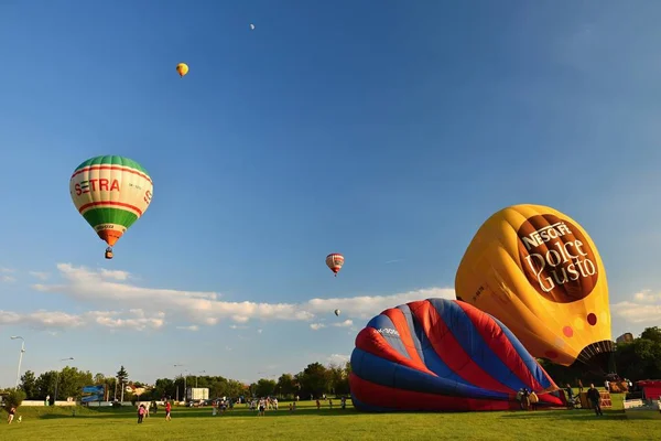2 juni 2017. Brno Tjeckien. Inför starten av luftballong. — Stockfoto
