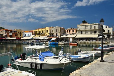 20 Ağustos 2017 Rethymno Girit, Yunanistan. Rethimno eski Venedik Limanı.  