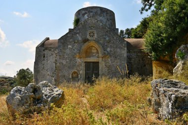 Güzel küçük Yunan Şapeli'nde Günbatımı üzerinde Girit Adası - Yunanistan.