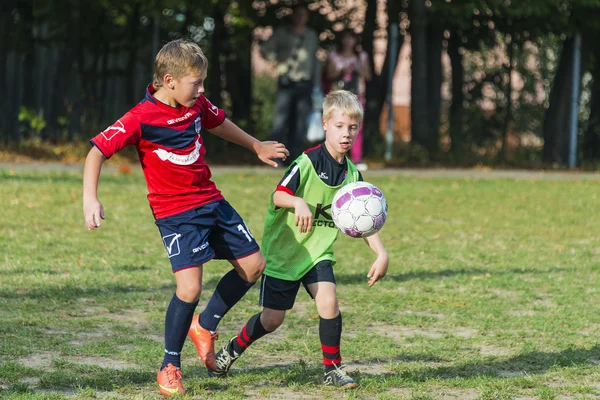 Boys play football on the sports field — Stock Photo, Image