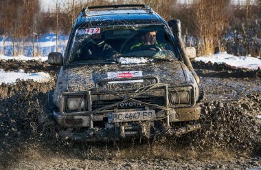 Off-Road araç markası Toyota parça üstesinden gelir.
