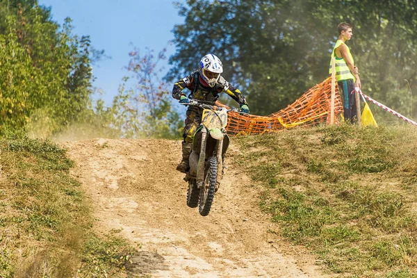 Невідомий rider стрибків на чемпіонаті трек — стокове фото