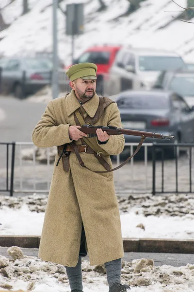 Asker Kızıl Ordu saldırı pozisyonu — Stok fotoğraf